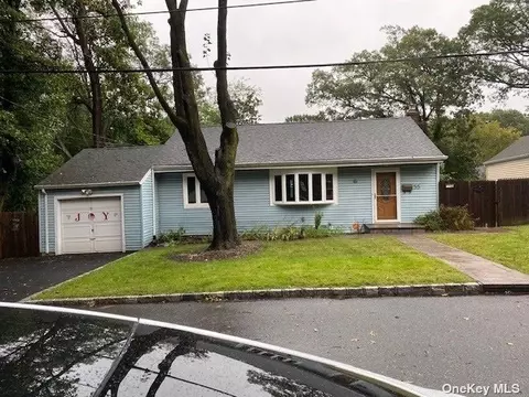 55 Folsom Ave, Huntington Station, NY 11746