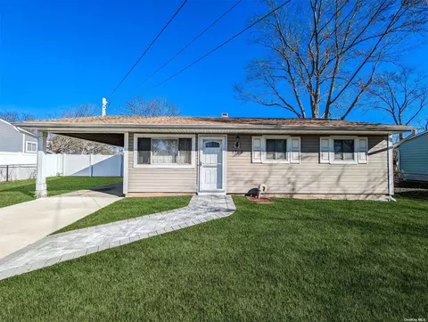 1723 Pine Acres Blvd, Bay Shore, NY 11706