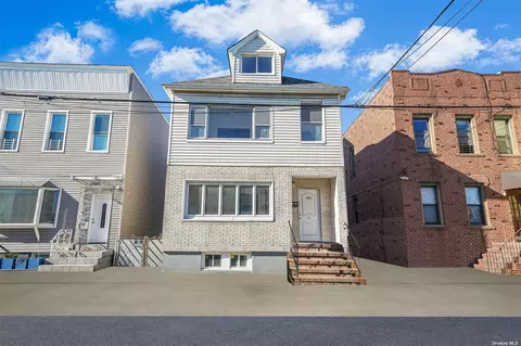 73-22 72nd St, Glendale, NY 11385