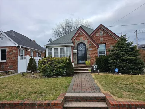 406 Rockaway Pkwy, Valley Stream, NY 11580