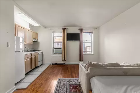 72-81 113th St #5U, Forest Hills, NY 11375