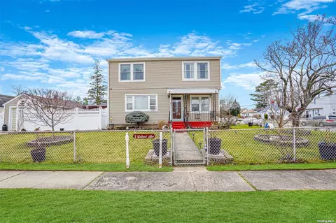 3 Robert Ave, Massapequa, NY 11758