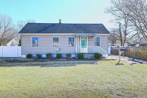 1417 7th St, West Babylon, NY 11704