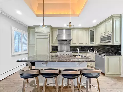 59-62 70th St, Maspeth, NY 11378