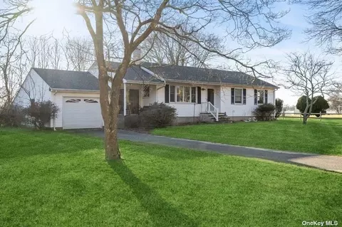 2000 Pequash Ave, Cutchogue, NY 11935