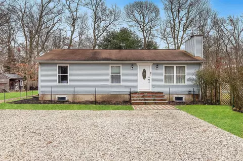 9 16th St, East Hampton, NY 11937