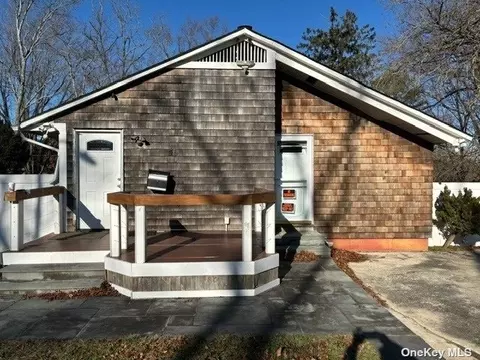 46 Birch Ct, Riverhead, NY 11901
