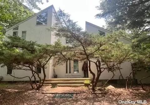 12 N Woods Ln, East Hampton, NY 11937
