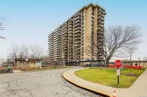 18-15 215th St #17P, Bayside, NY 11360