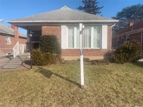 81-49 254th St, Floral Park, NY 11004