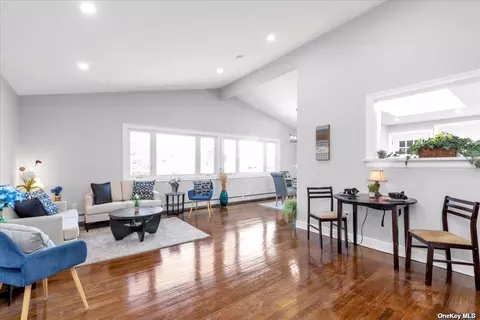 2588 Centre Ave, Bellmore, NY 11710