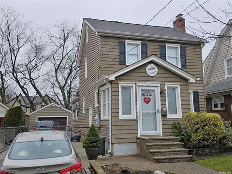 78 Daisy Ave, Floral Park, NY 11001