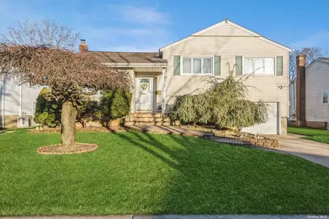 539 Benton Rd, East Meadow, NY 11554