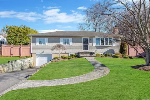 3 Seaver Ct, Smithtown, NY 11787