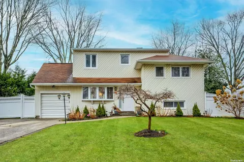 46 Wiltshire Dr, Commack, NY 11725