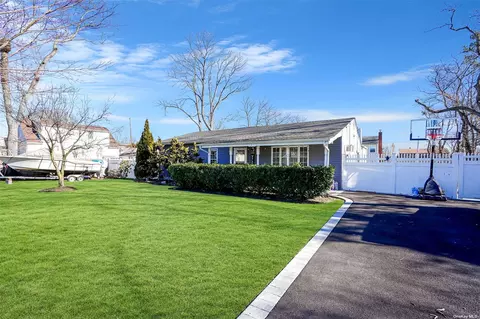 189 Acorn Ave, Central Islip, NY 11722