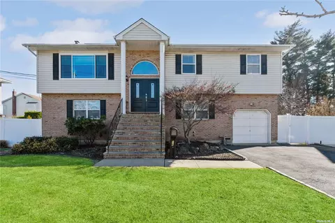 16 Pine Ave, Bethpage, NY 11714