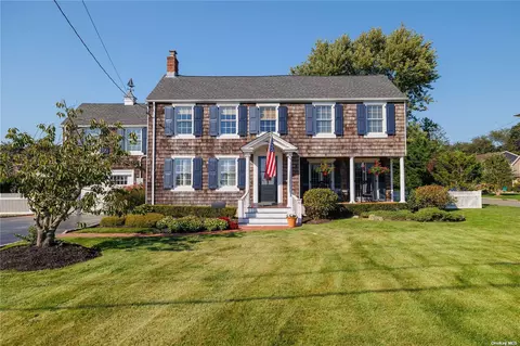 40 Sequams Way, West Islip, NY 11795