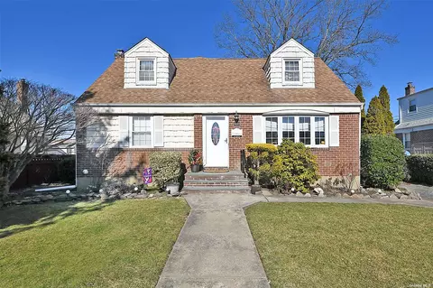 3495 Roxbury Ave, Wantagh, NY 11793