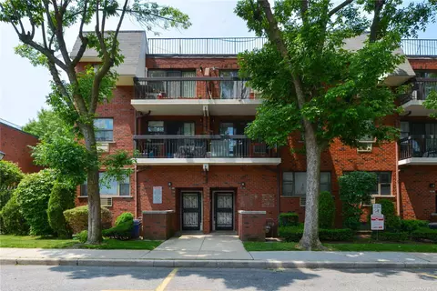 71-18 Sutton Pl #2, Fresh Meadows, NY 11365