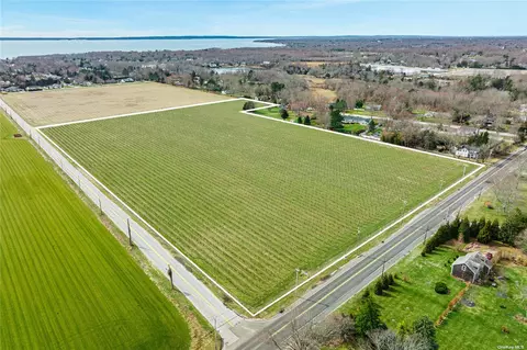 19500 Main Rd, Mattituck, NY 11952