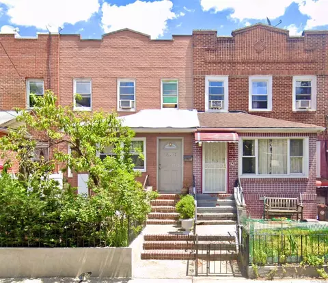 50-17 47th St, Woodside, NY 11377