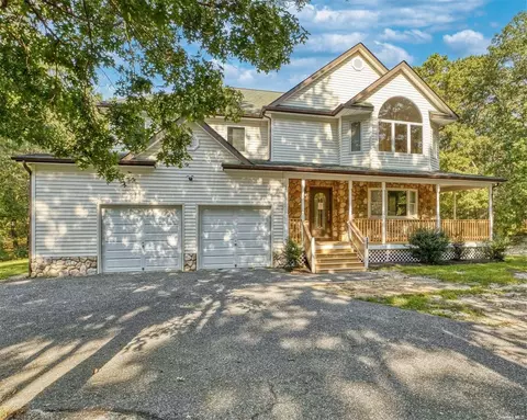 398 Eastport Manor Rd, Manorville, NY 11949