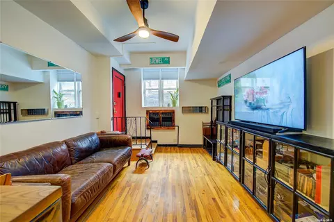 107-08 Jewel Ave #8, Forest Hills, NY 11375