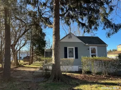 20 Altamore St, Melville, NY 11747