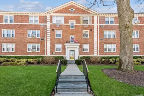 24 Hamilton Pl #E1, Garden City, NY 11530