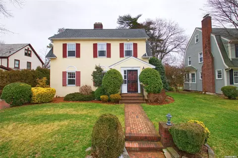 155 Wellington Rd, Garden City, NY 11530