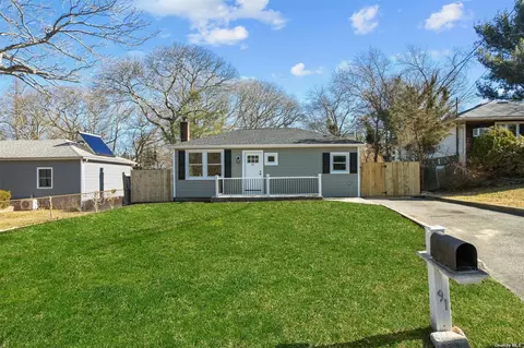 91 Joan Ave, Centereach, NY 11720