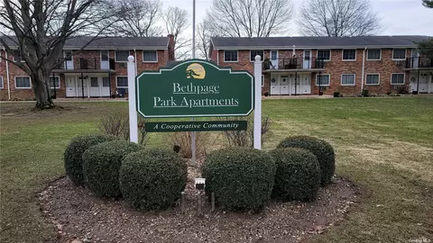 76 Jervis Ave #76, Farmingdale, NY 11735