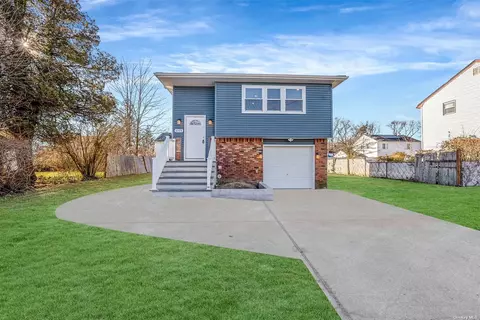 449 Jefferson St, Massapequa, NY 11758