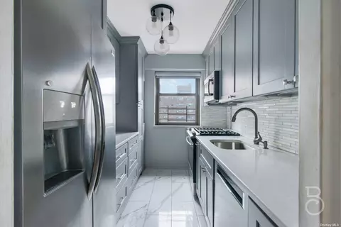 21-25 34th Ave #12C, Astoria, NY 11106