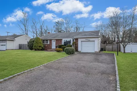 23 Ramsey Rd, Commack, NY 11725