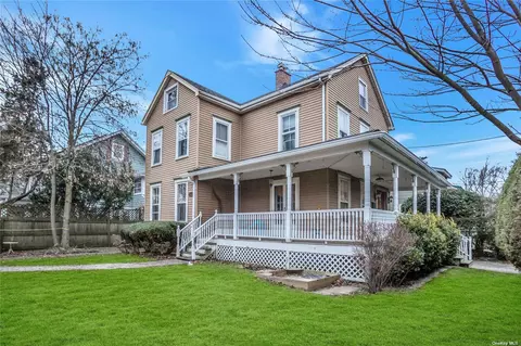 20 Roslyn Ave, Sea Cliff, NY 11579