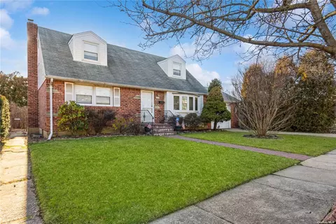 1117 Mirabelle Ave, Westbury, NY 11590