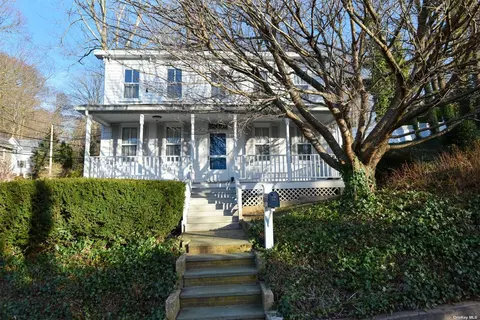 19 Church St, Roslyn, NY 11576