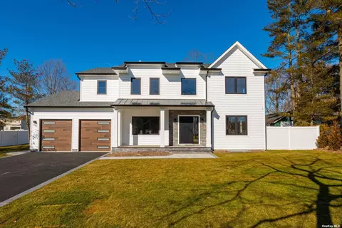 71 E Madison St, East Islip, NY 11730