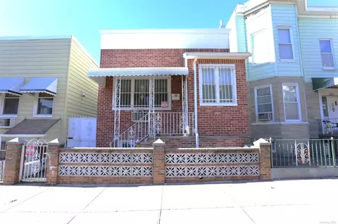 32-36 35th St, Astoria, NY 11106