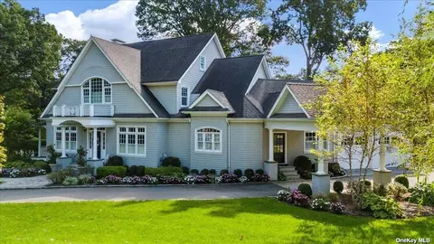42 Golf Ln, Huntington, NY 11743