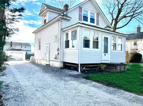 186 W Pulaski Rd, Huntington Station, NY 11746