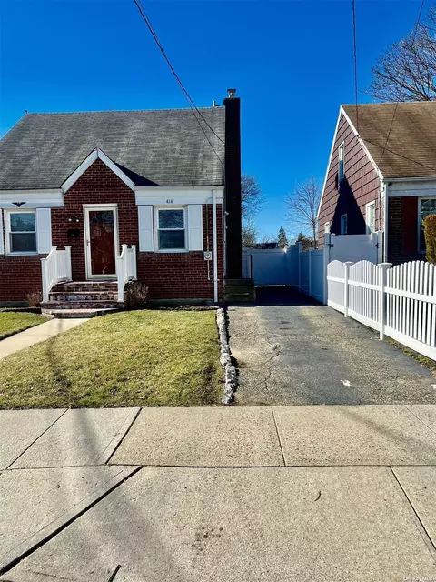414 Locust Ave, Uniondale, NY 11553
