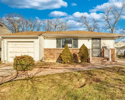 37 William St, Roosevelt, NY 11575