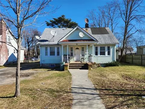 91 2nd Ave, Bay Shore, NY 11706