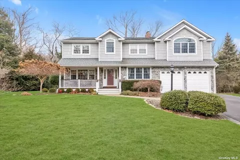 5 Greenview Cir, Huntington, NY 11743