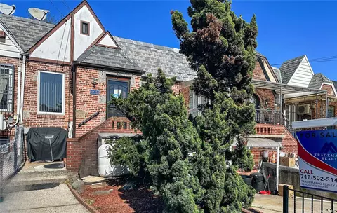 54-51 80th St, Elmhurst, NY 11373