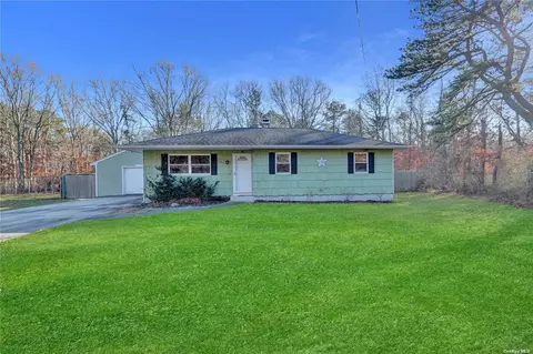160 Patchogue Ave, Patchogue, NY 11772