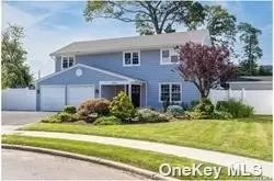 400 Madison Pl, Jericho, NY 11753